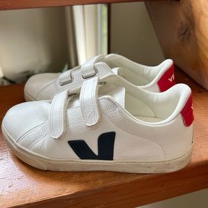Boys Veja Sneakers Size 4 US 35 EUR